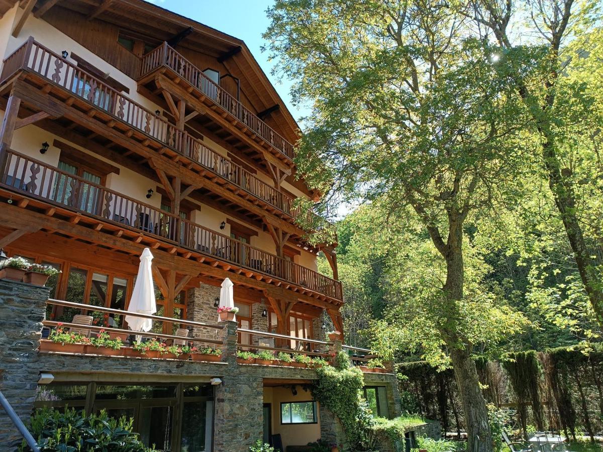 Hotel Estanys Blaus Tavascan Extérieur photo