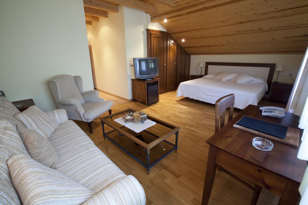 Hotel Estanys Blaus Tavascan Chambre photo