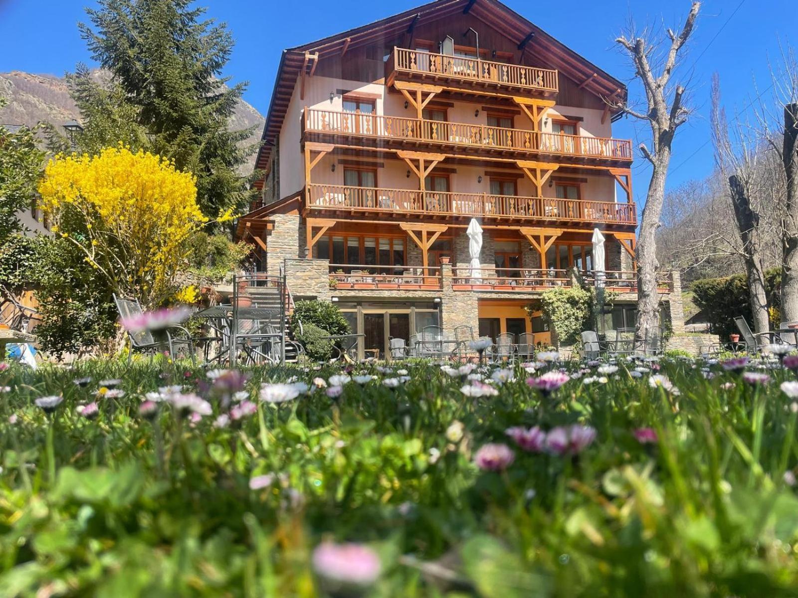 Hotel Estanys Blaus Tavascan Extérieur photo