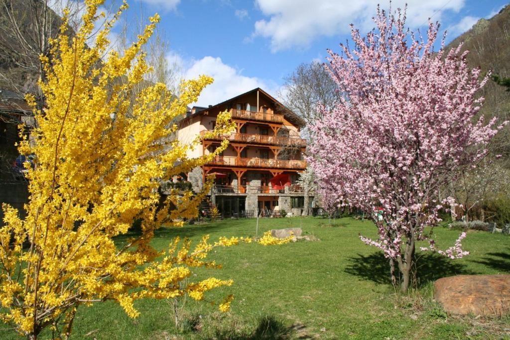 Hotel Estanys Blaus Tavascan Extérieur photo