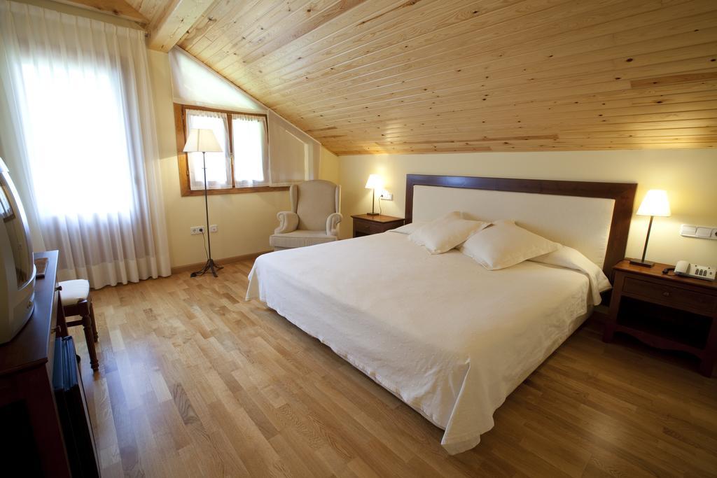 Hotel Estanys Blaus Tavascan Extérieur photo