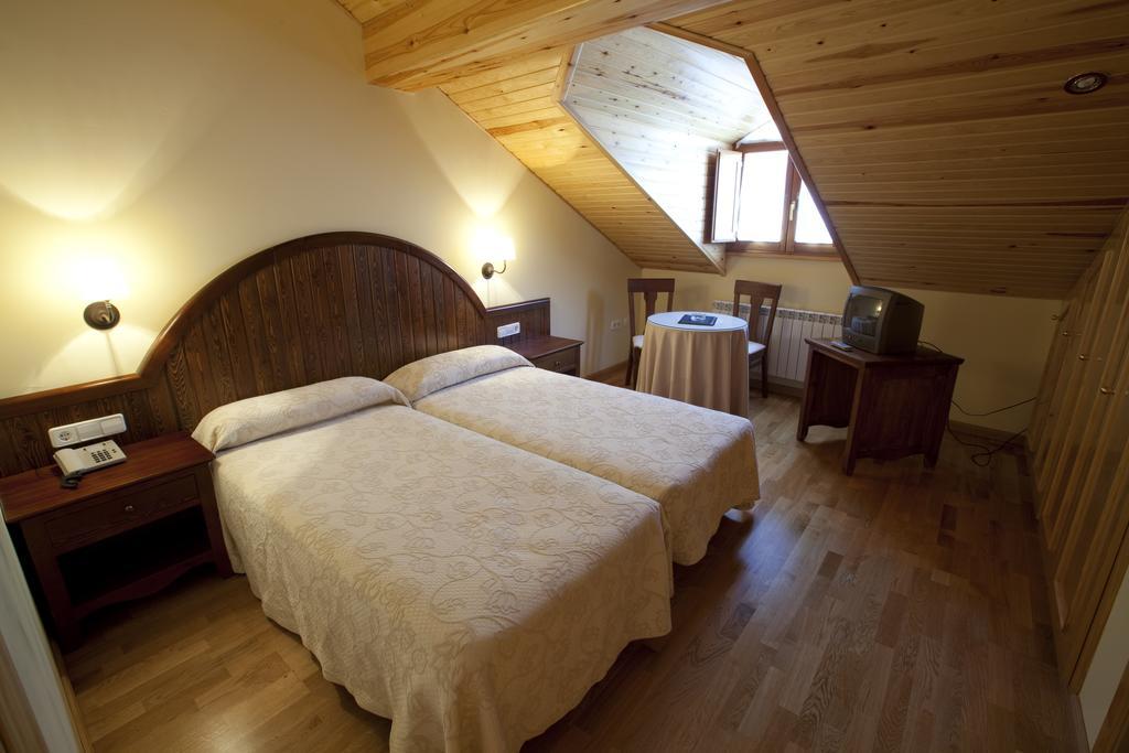 Hotel Estanys Blaus Tavascan Extérieur photo